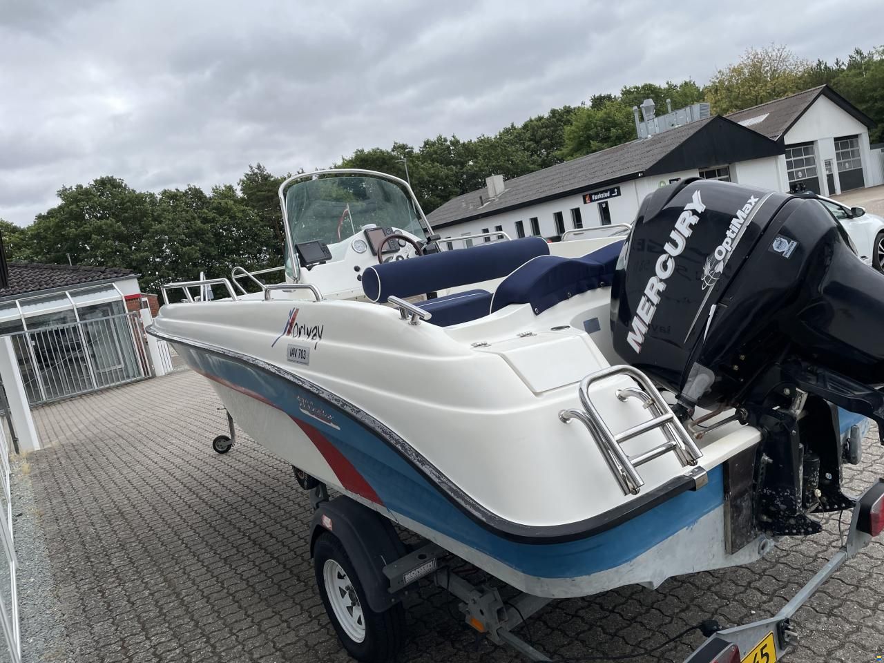 Norway X enes Explorer 570 med Mercury 1