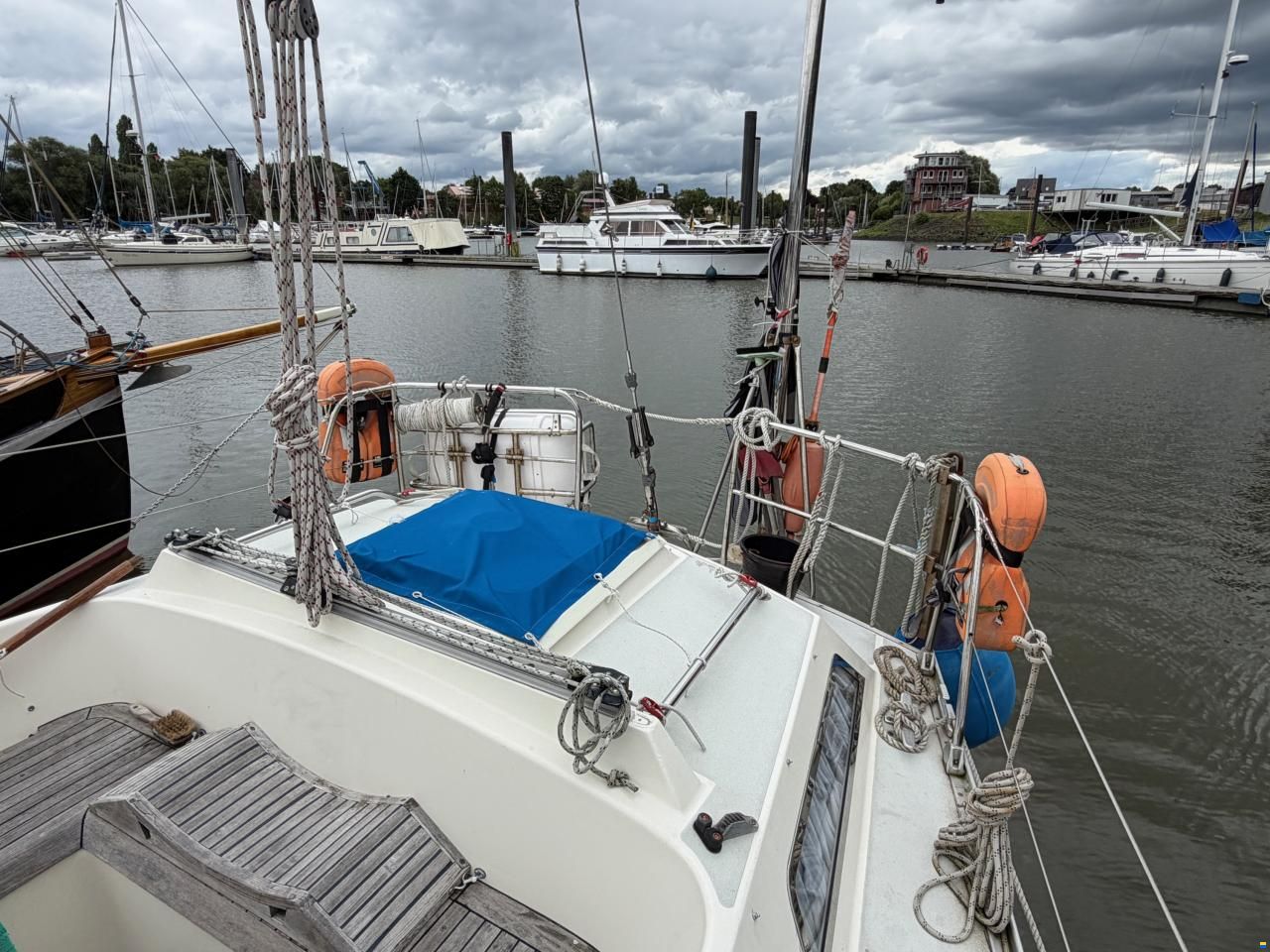Marine Projects MOODY 346