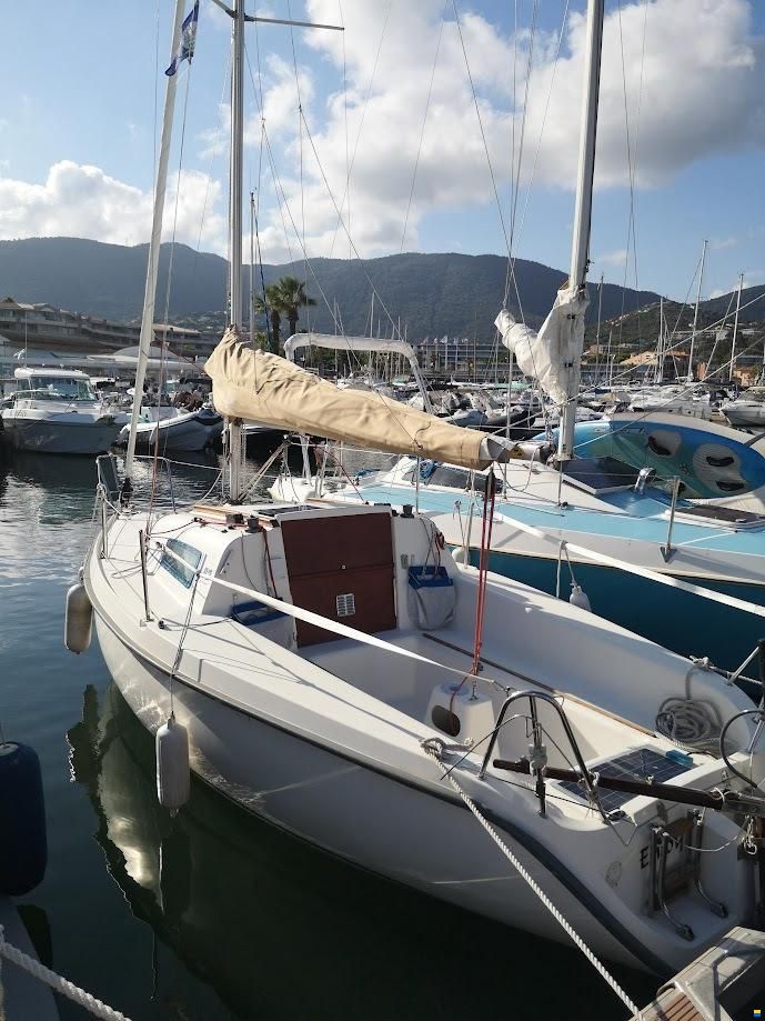 B2 Marine Blue Djinn