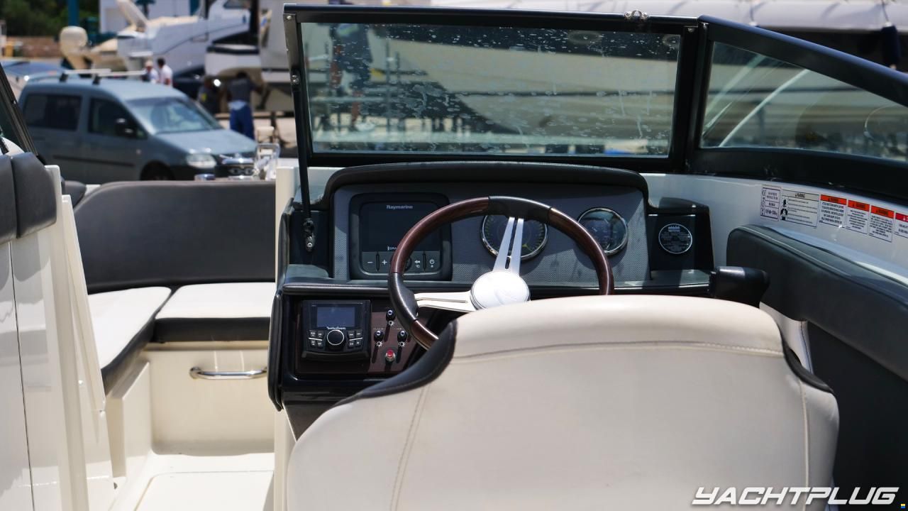 Sea Ray SPX 230