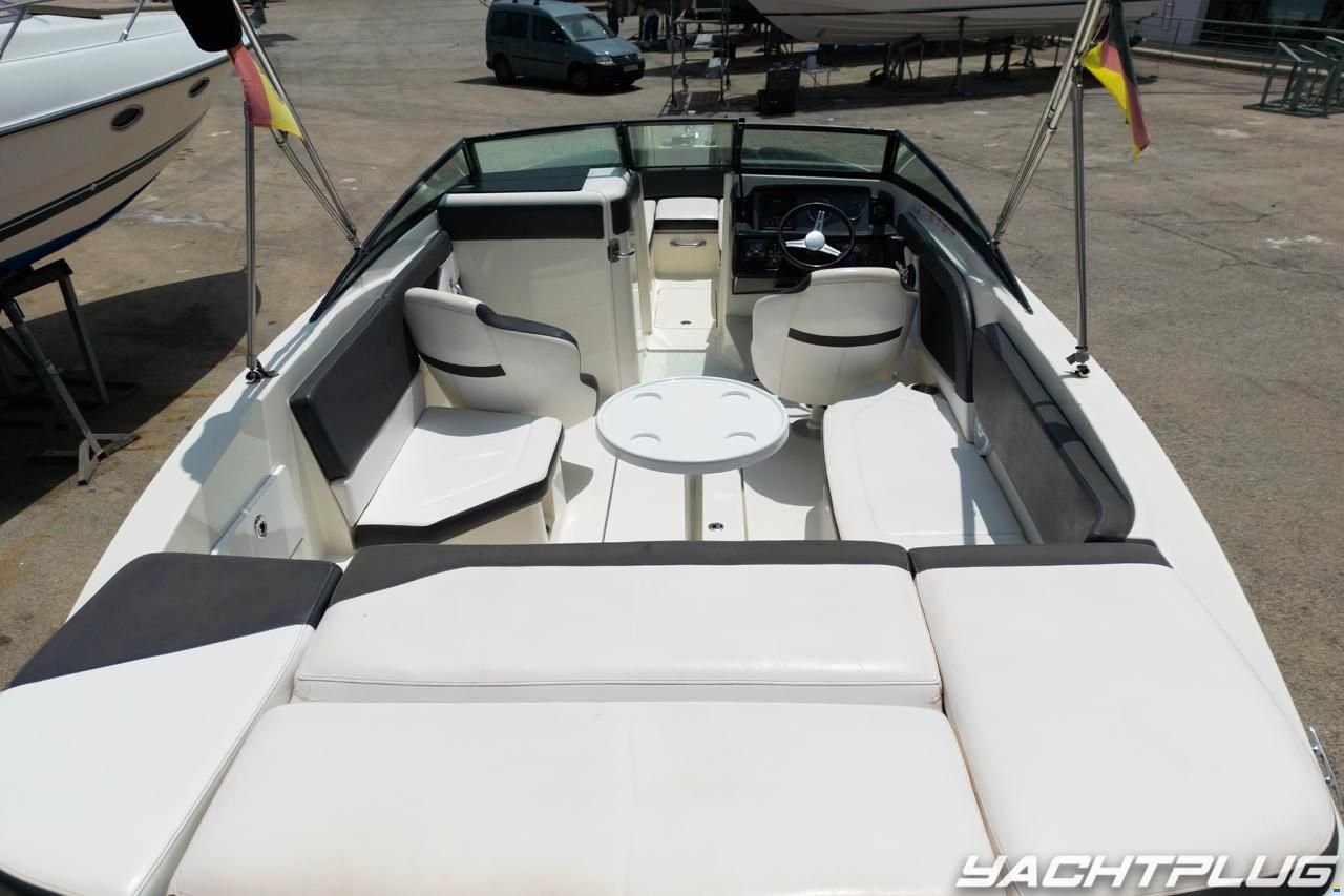 Sea Ray SPX 230