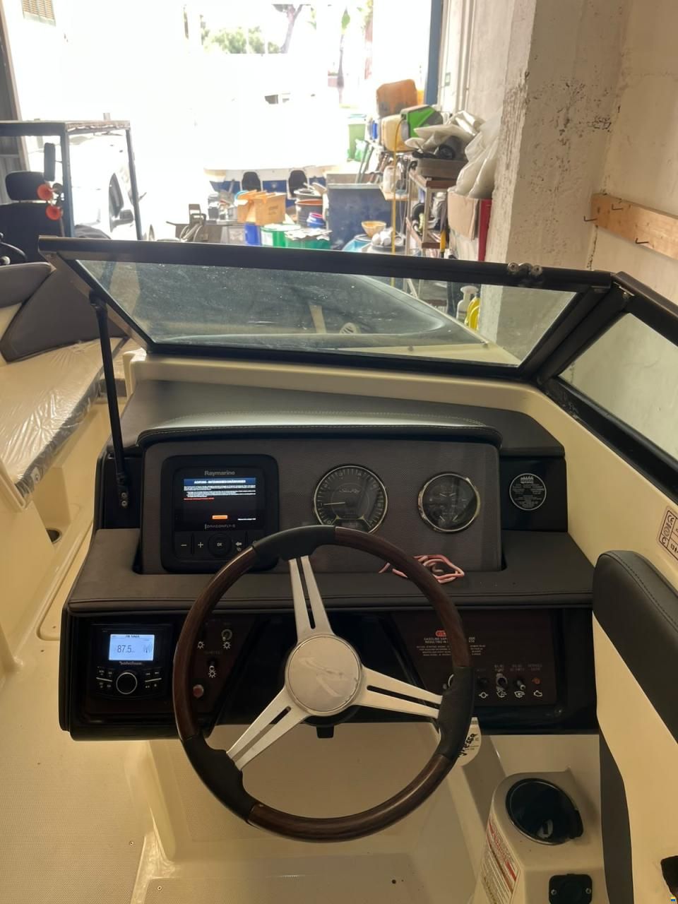 Sea Ray SPX 230