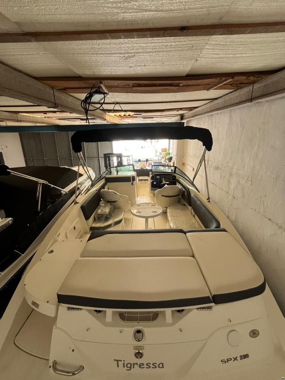 Sea Ray SPX 230