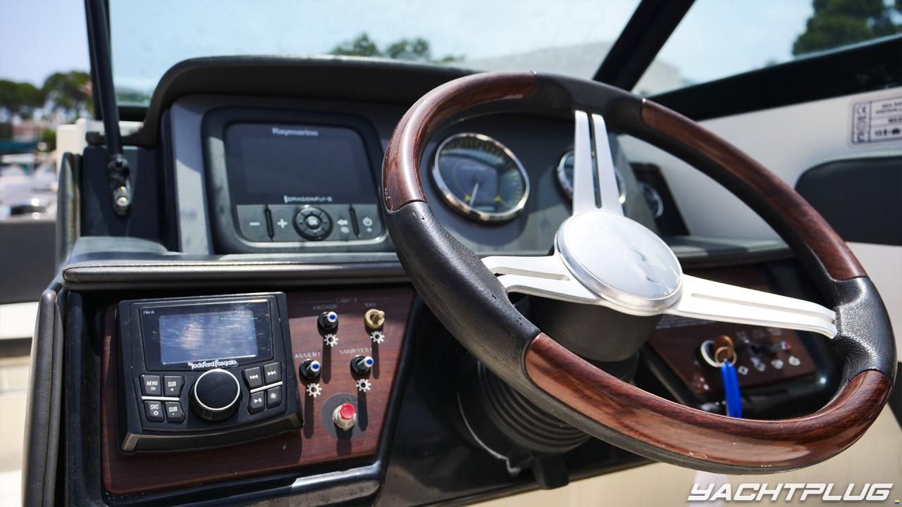 Sea Ray SPX 230