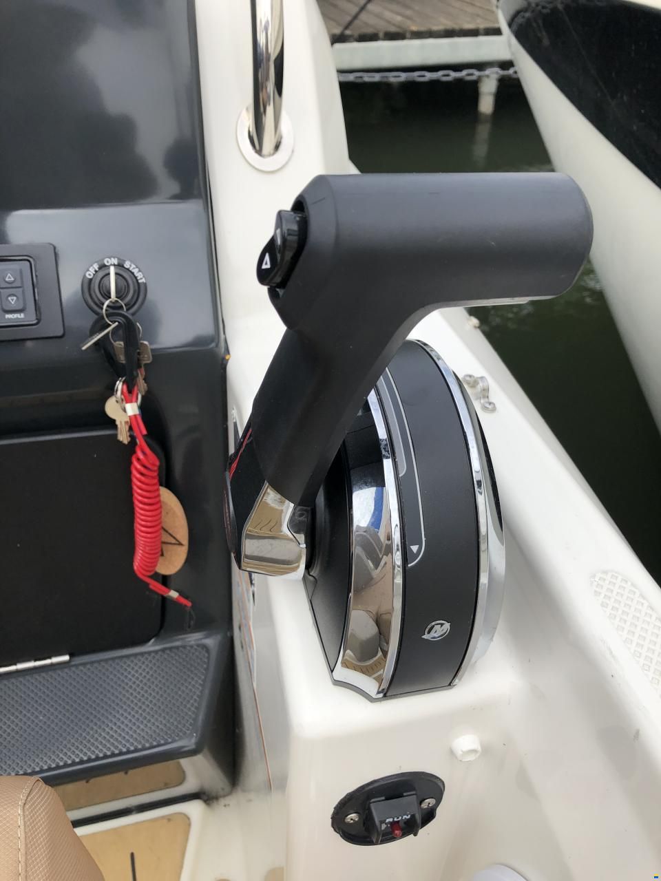 Quicksilver Activ 605 Sundeck