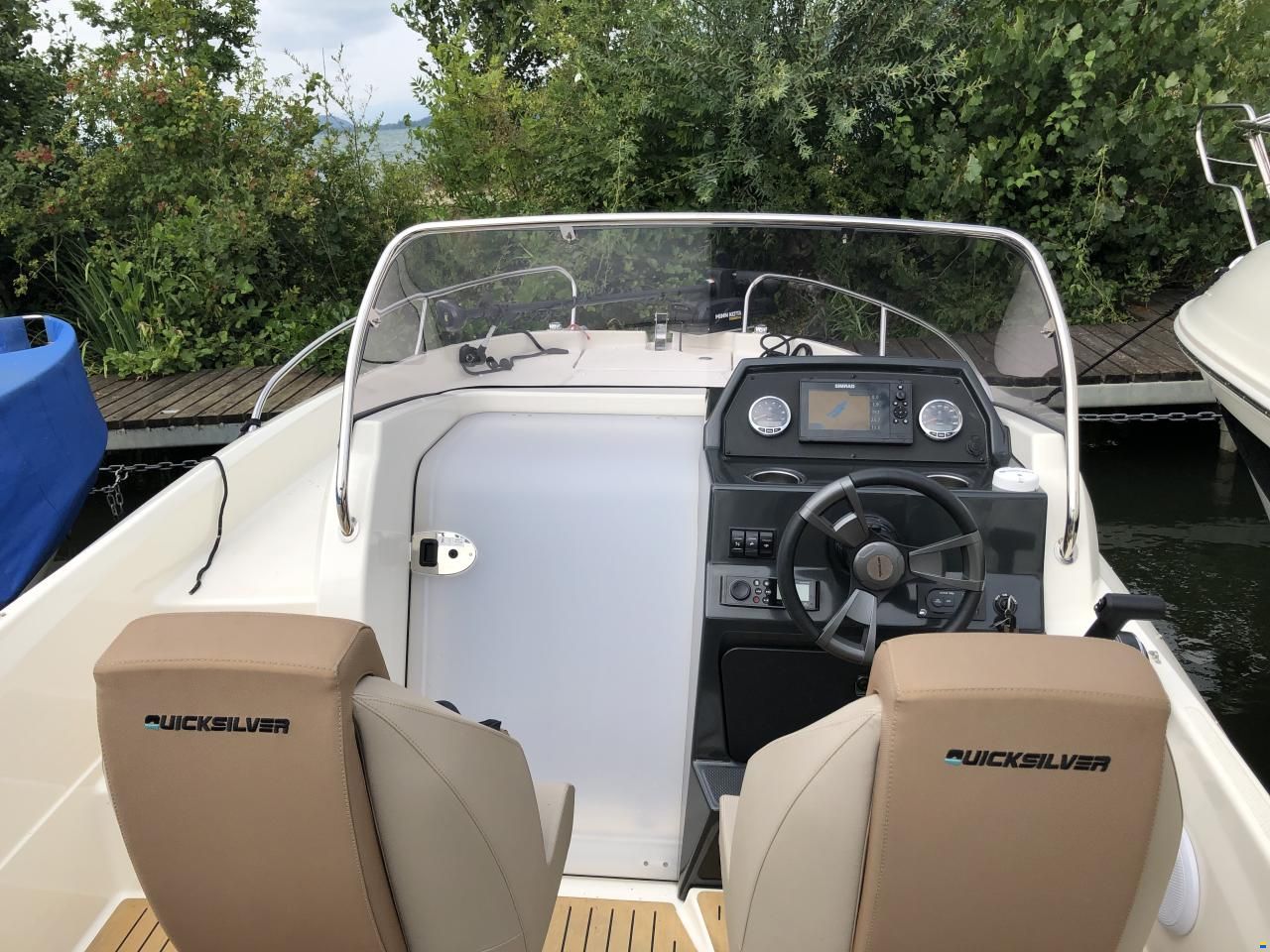 Quicksilver Activ 605 Sundeck
