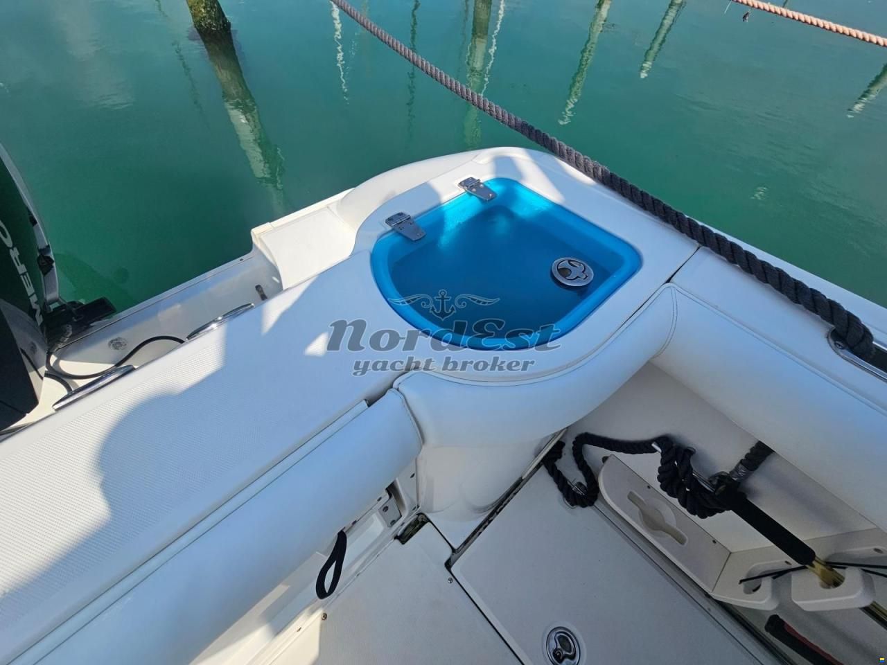 Boston Whaler 240 Outrage