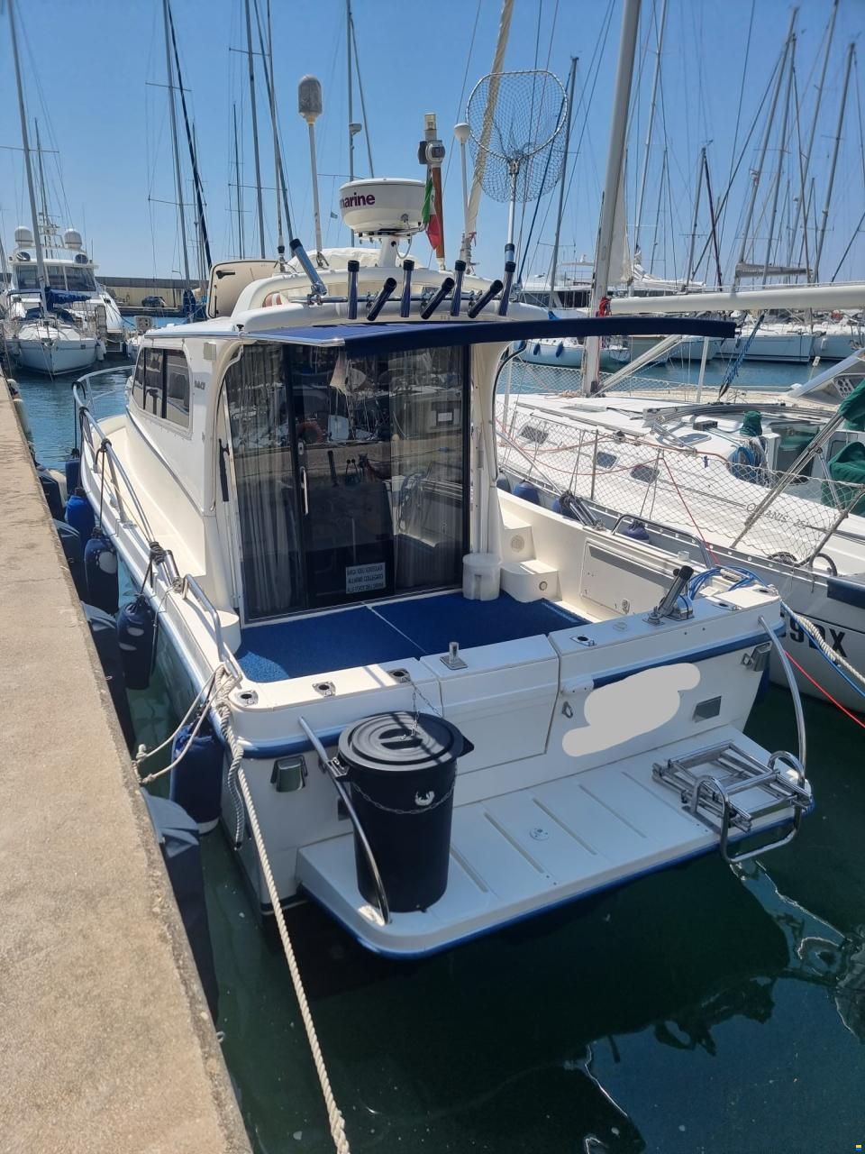 Poly Form Triakis C30 cabin