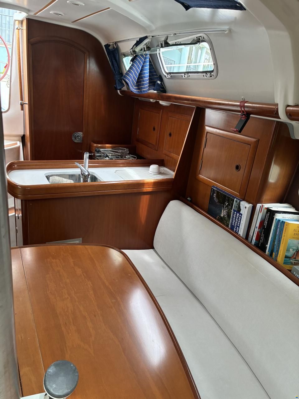 Beneteau Oceanis 323