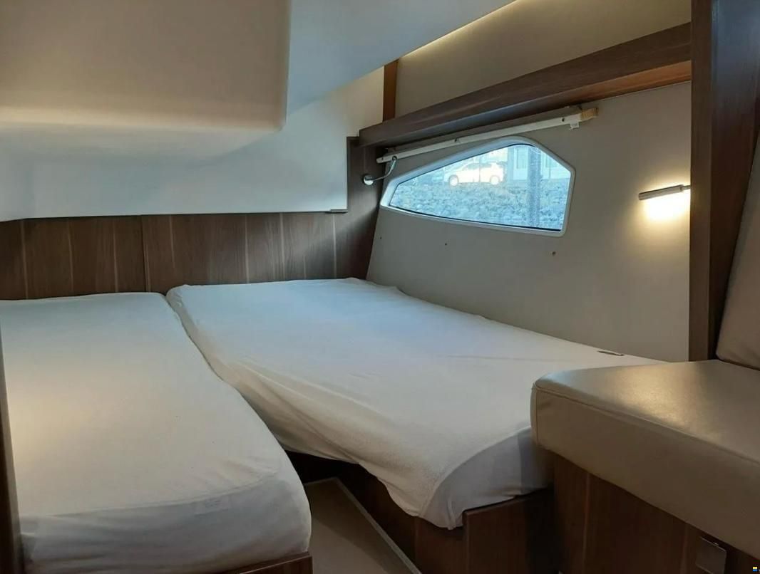 Sealine C330