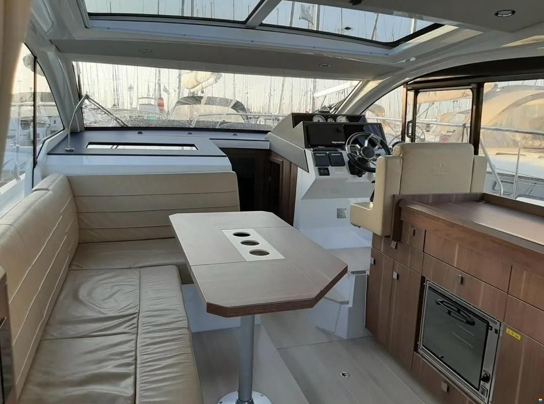 Sealine C330
