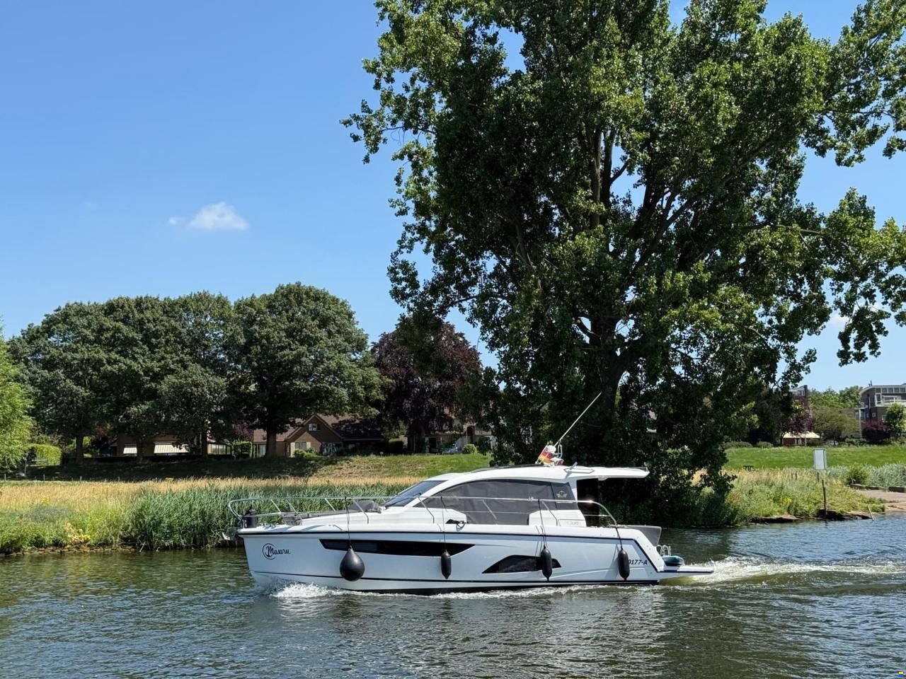Sealine C330