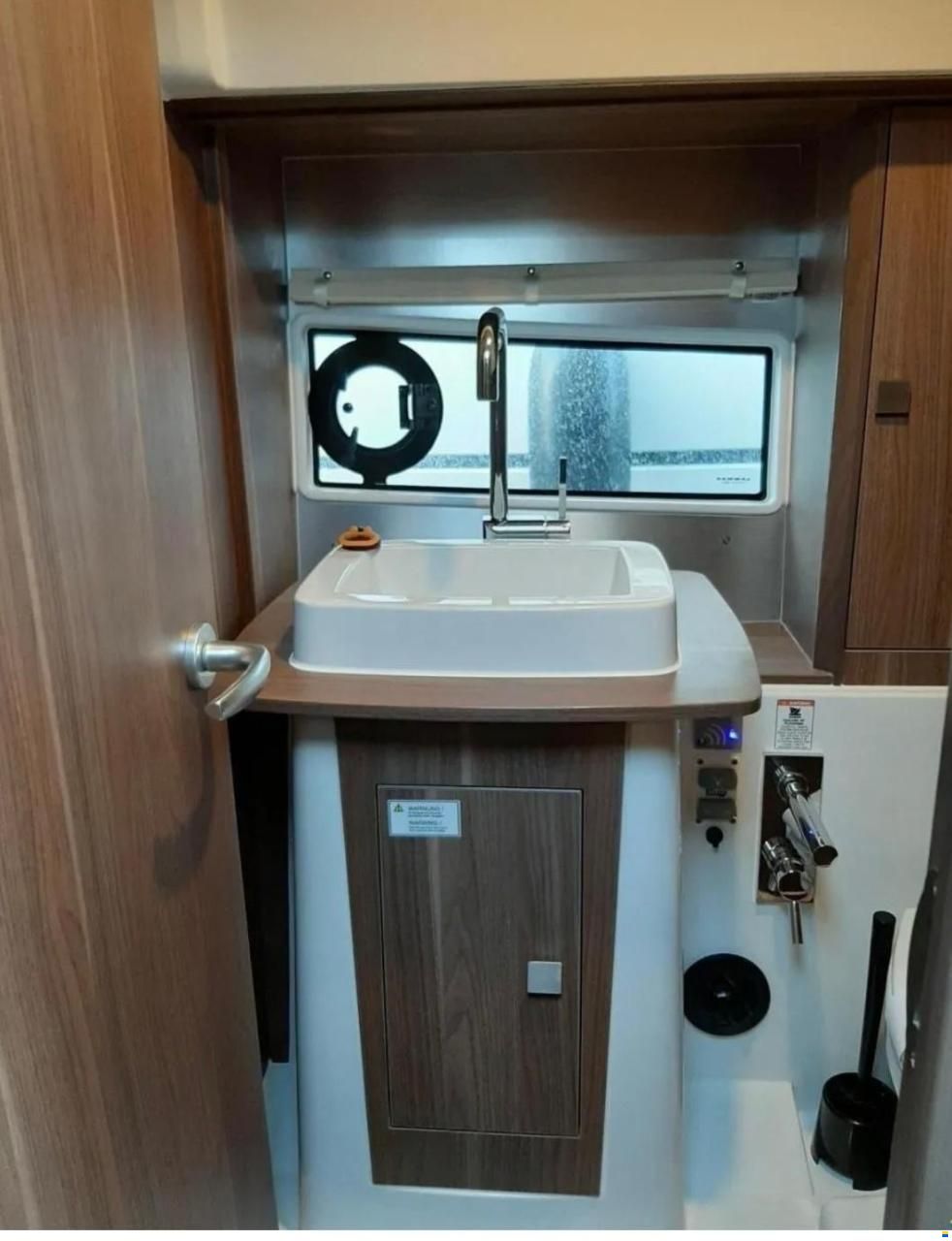 Sealine C330