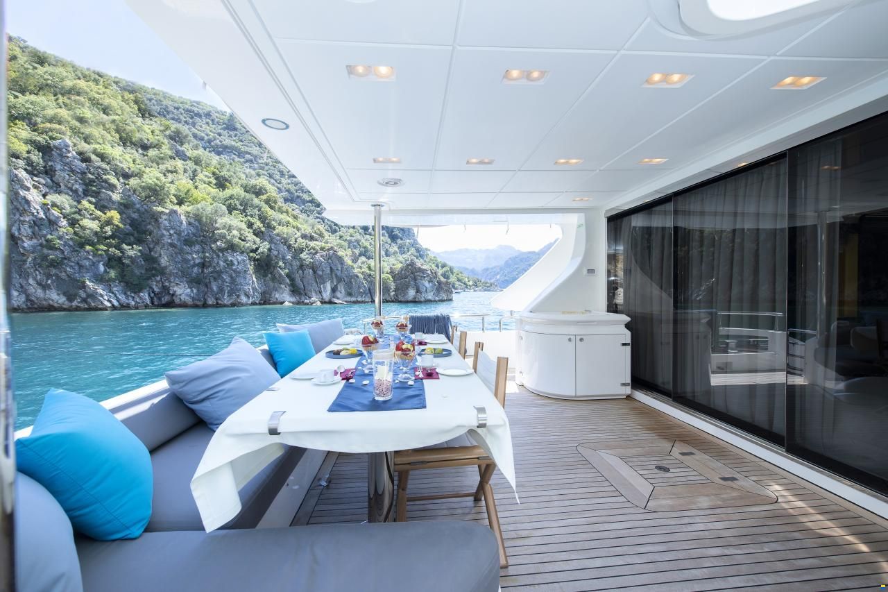 Azimut 84 Fly