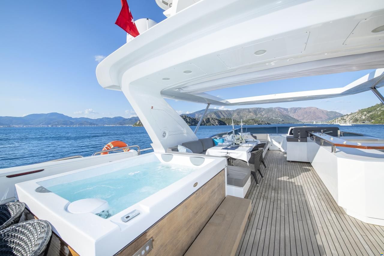 Azimut 84 Fly