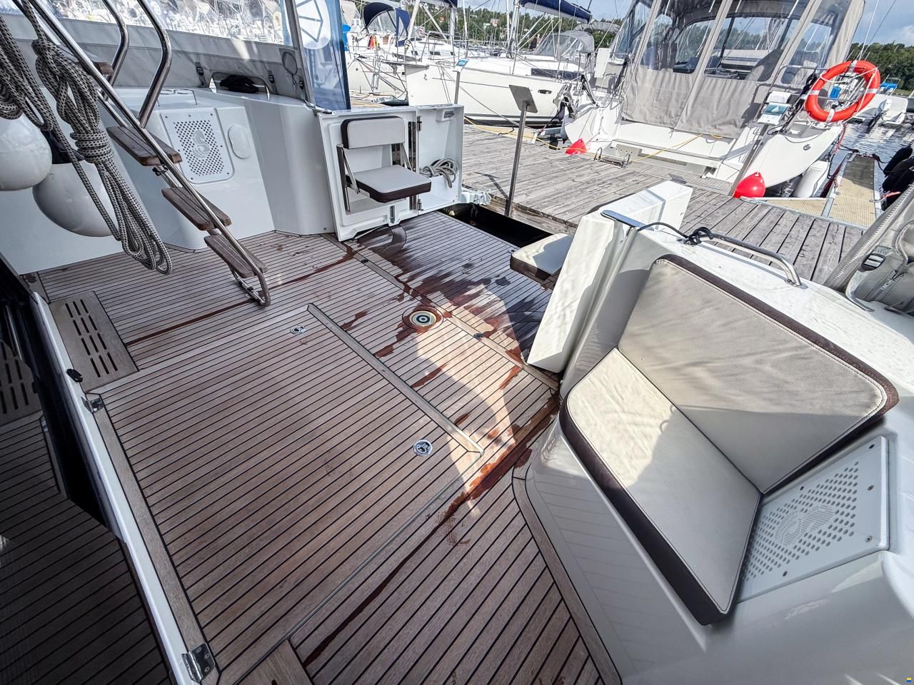 Beneteau Swift Trawler 35