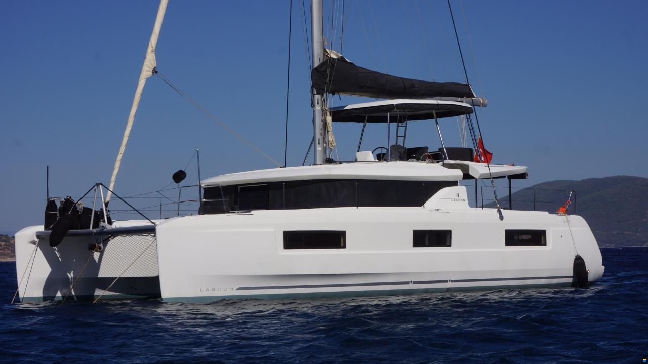Lagoon 46 FLY