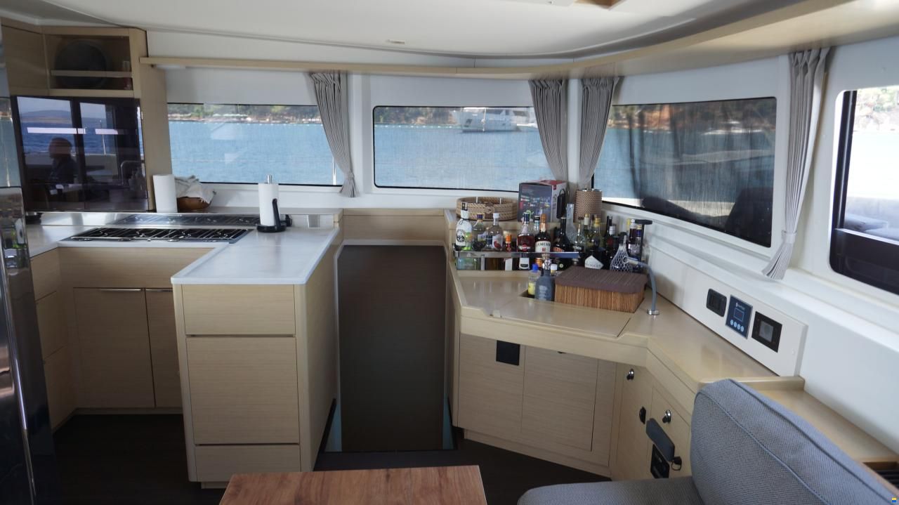 Lagoon 46 FLY