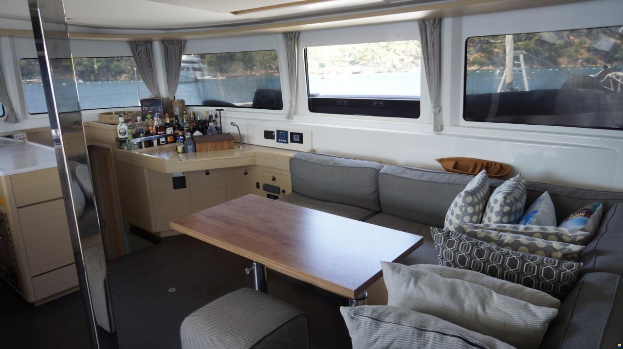 Lagoon 46 FLY