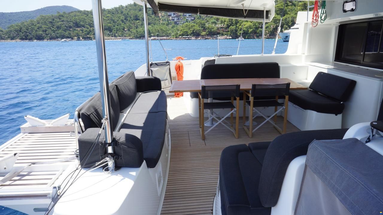 Lagoon 46 FLY