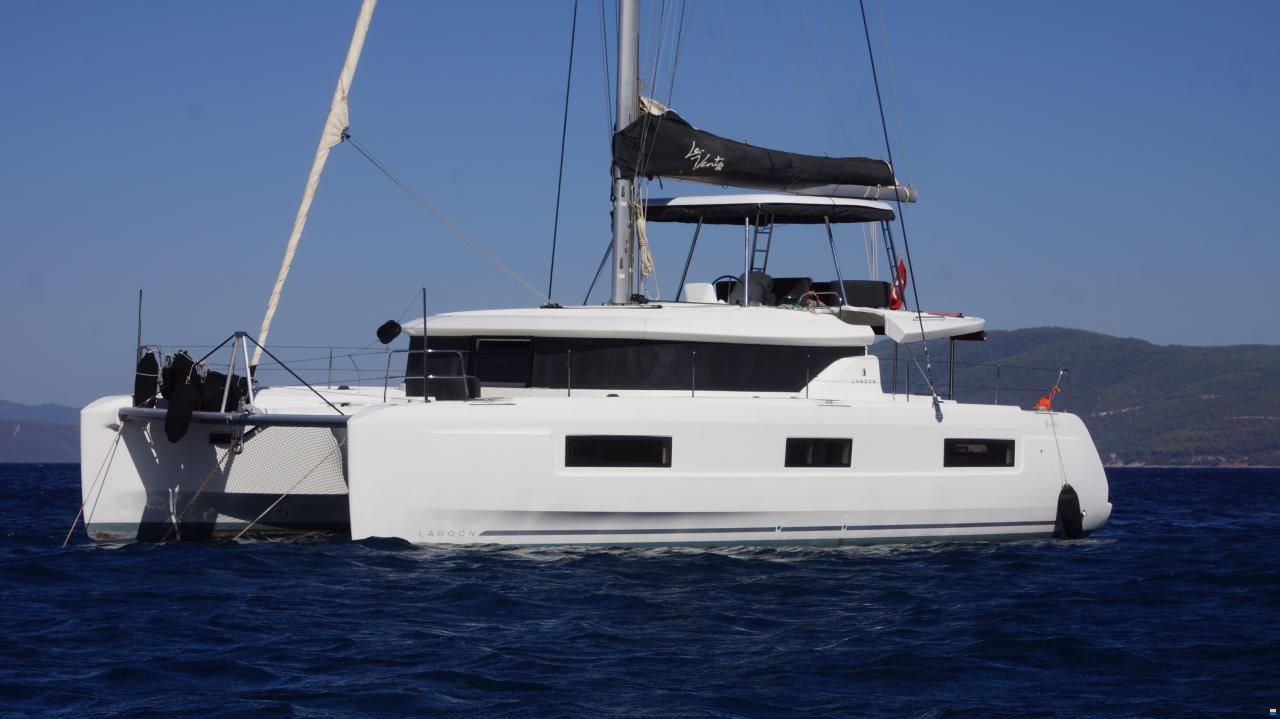 Lagoon 46 FLY