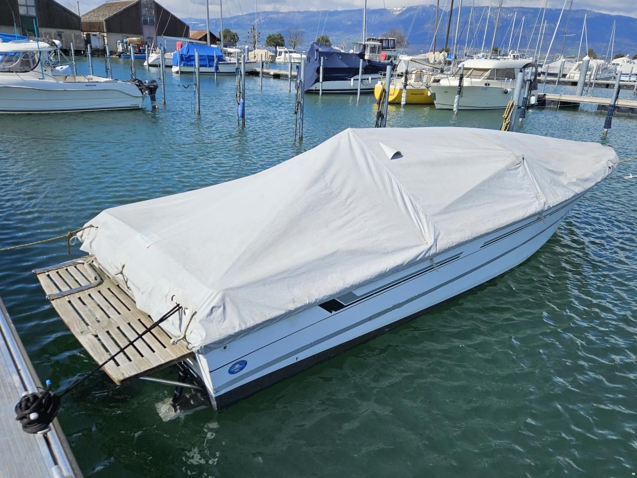 Century Ultra 2 - Mercruiser 454 Magnum