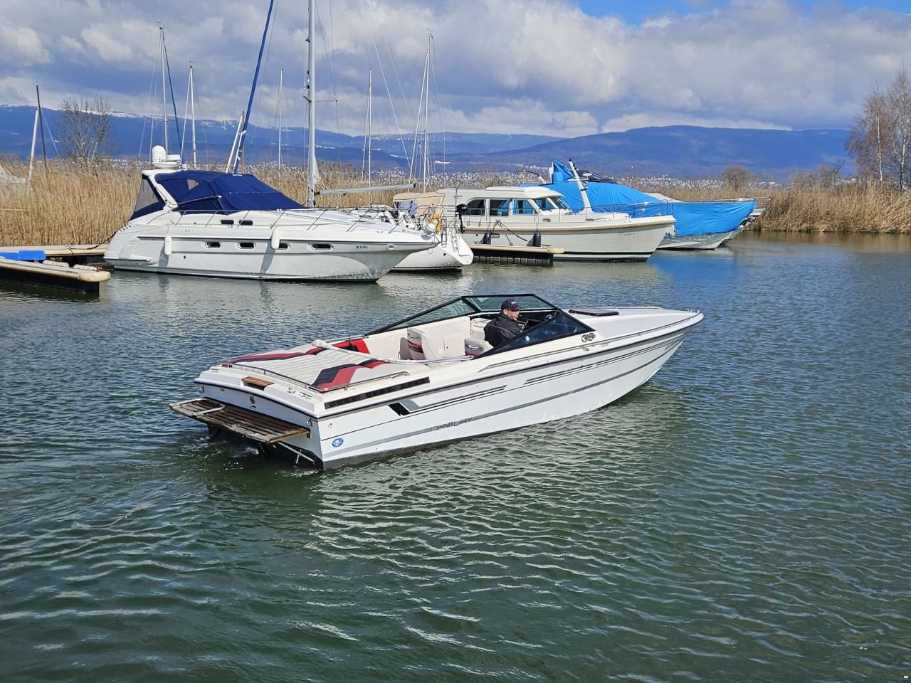Century Ultra 2 - Mercruiser 454 Magnum