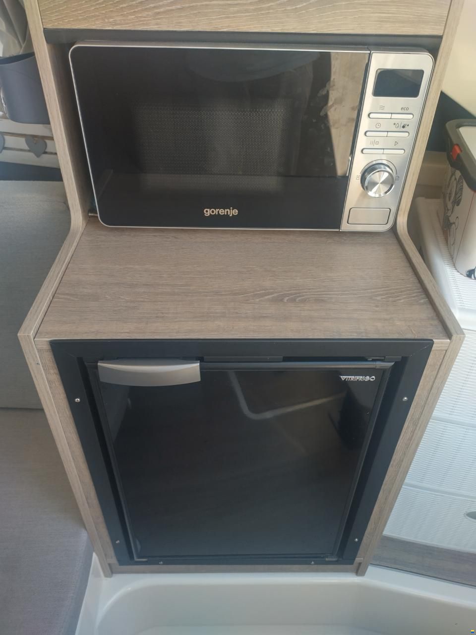 Quicksilver Activ 875 Sundeck