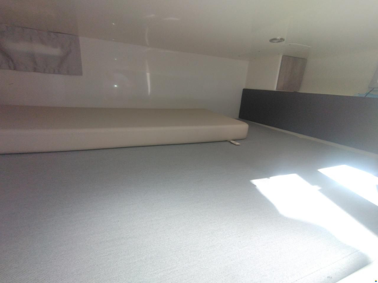 Quicksilver Activ 875 Sundeck