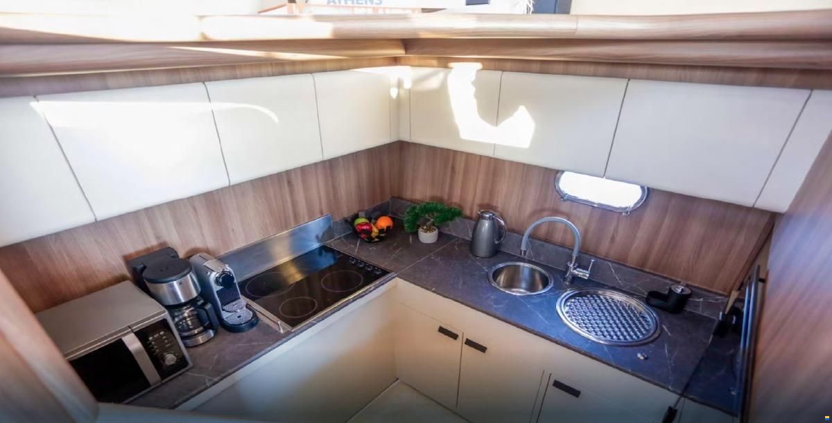 Ferretti 57