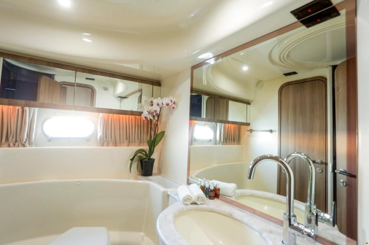 Ferretti 57