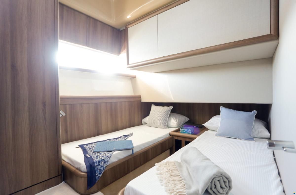 Ferretti 57