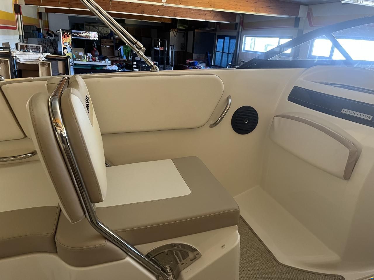 Bayliner Vr6