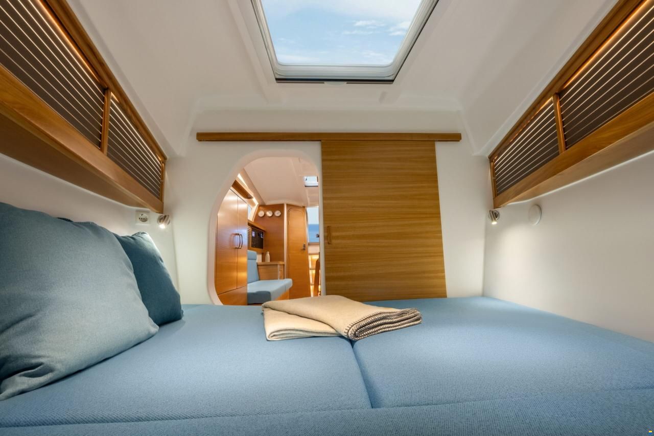 Dragonfly 36 ft Performance