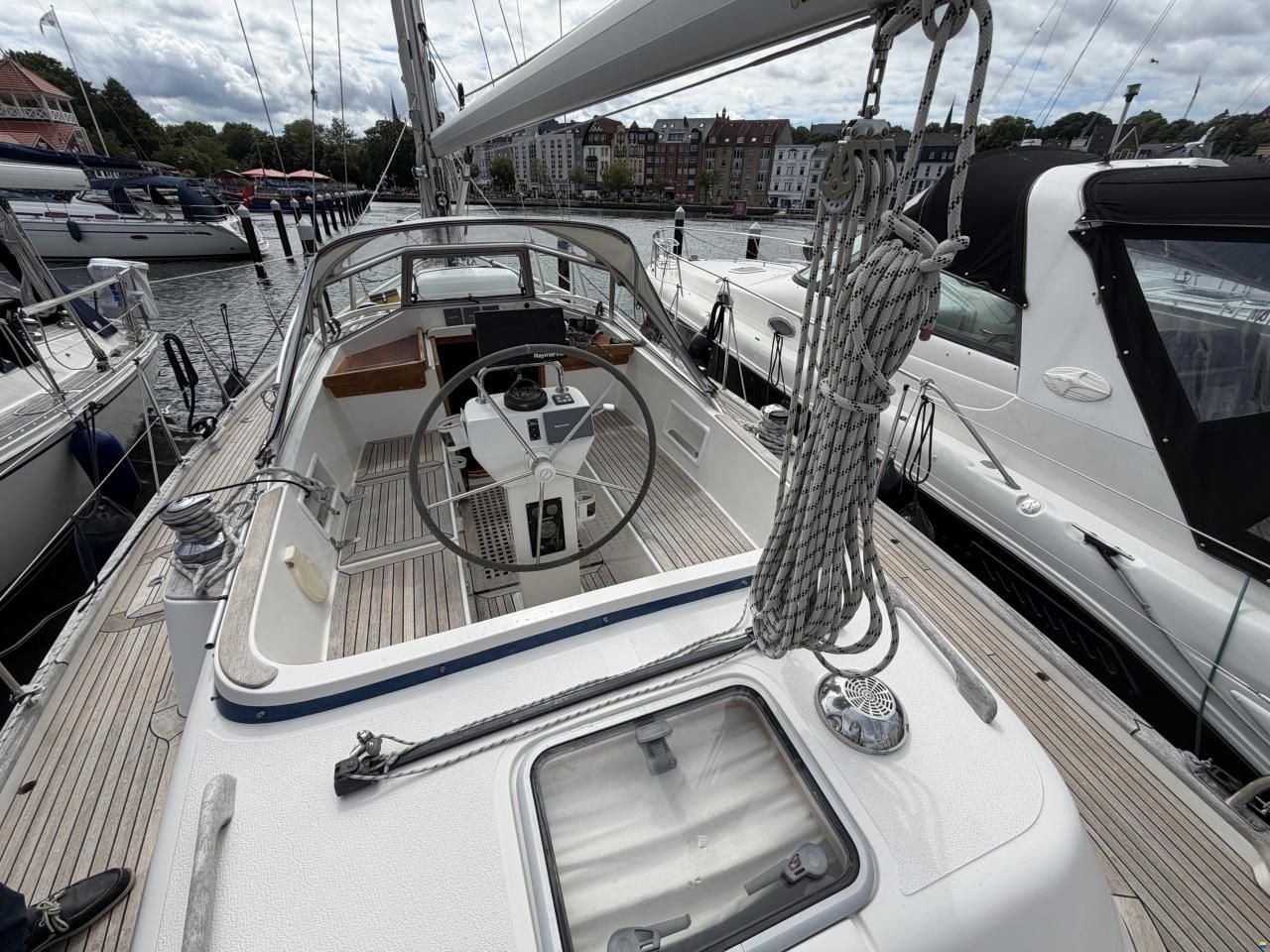Hallberg-Rassy 37
