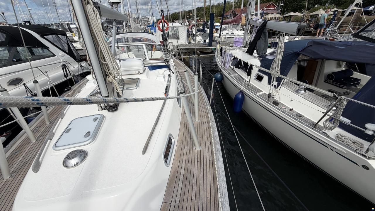 Hallberg-Rassy 37