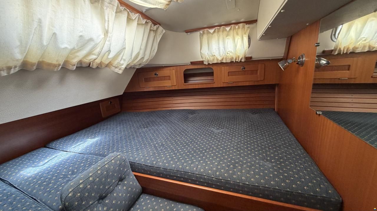 Hallberg-Rassy 37