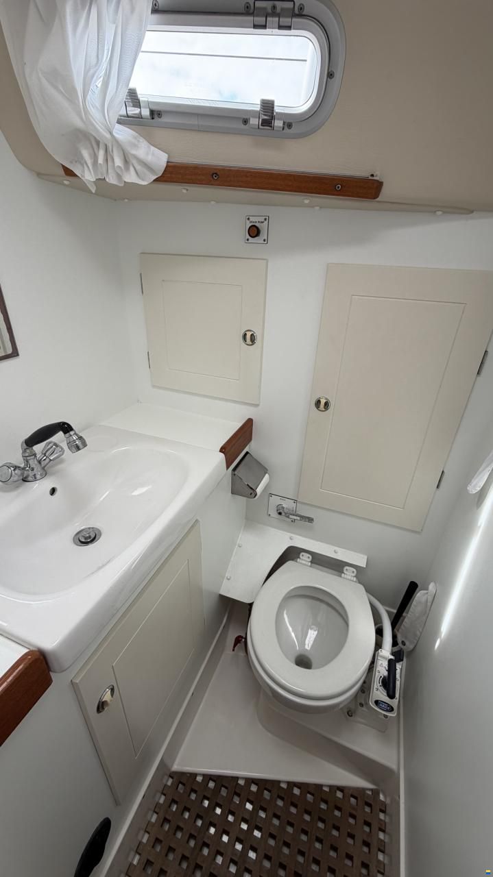 Hallberg-Rassy 37