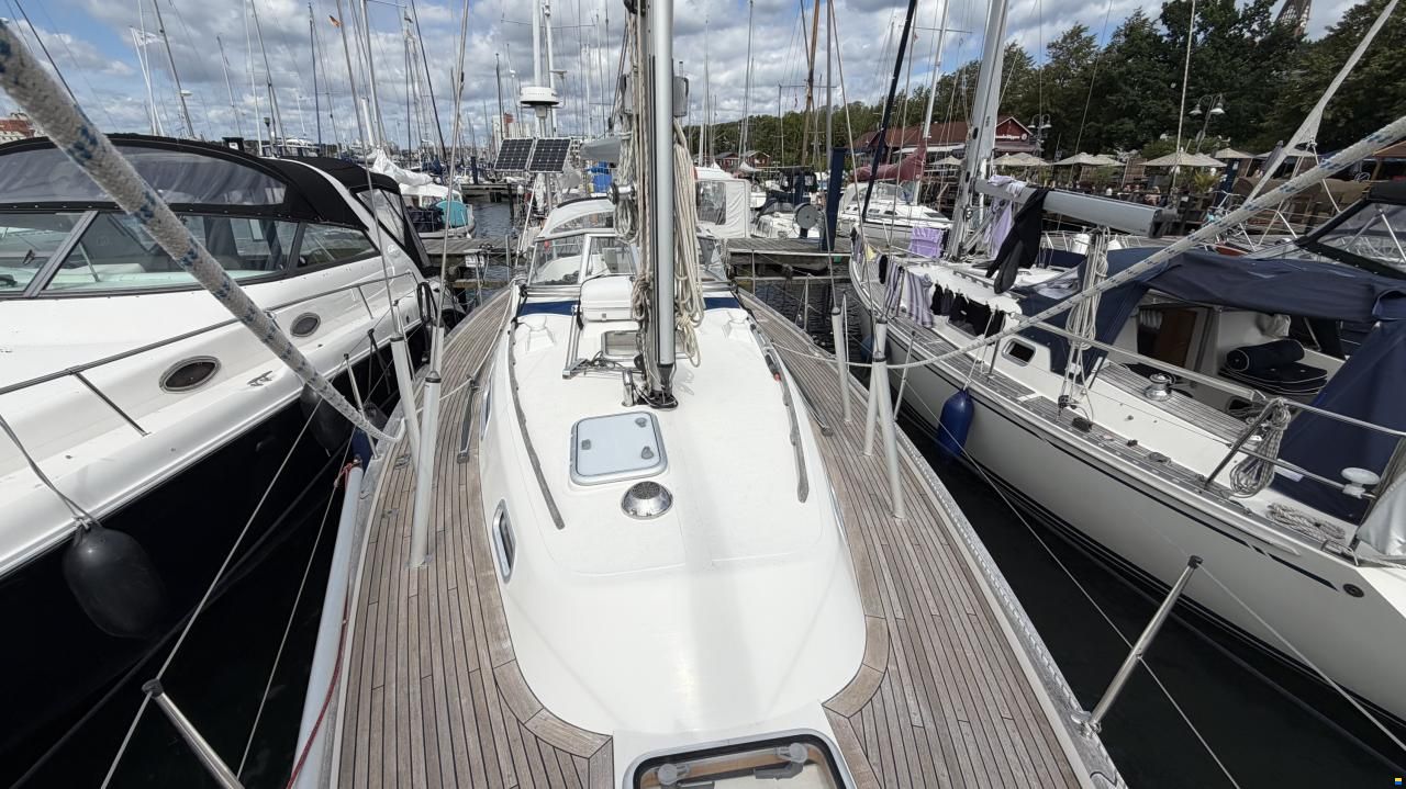 Hallberg-Rassy 37