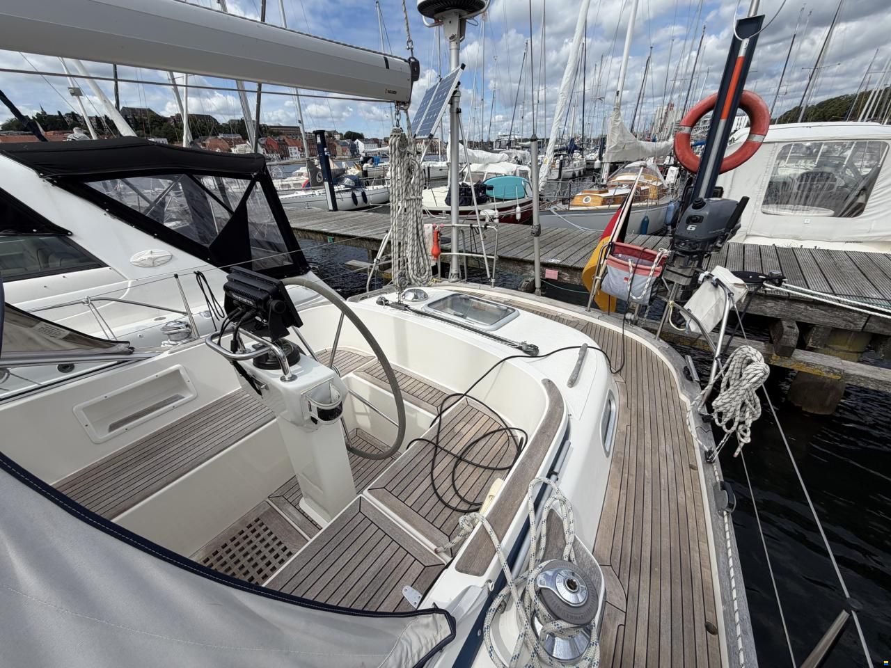 Hallberg-Rassy 37