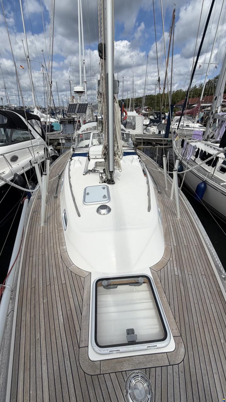 Hallberg-Rassy 37