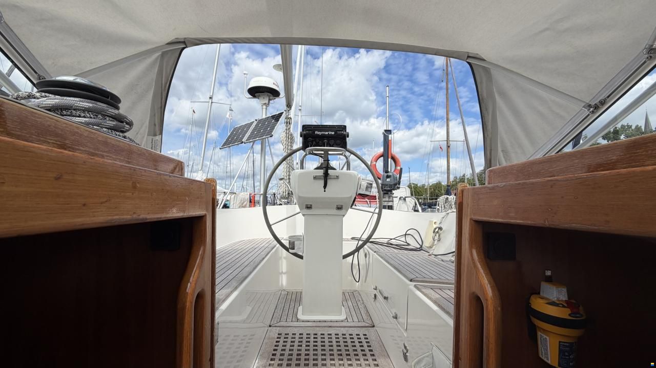 Hallberg-Rassy 37