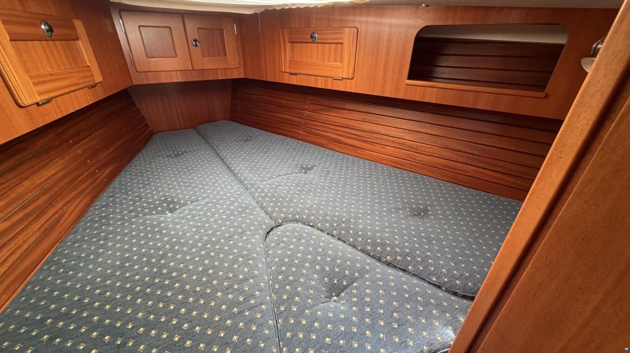 Hallberg-Rassy 37