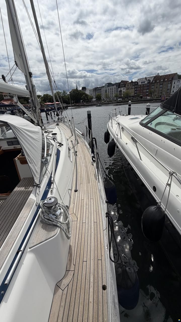 Hallberg-Rassy 37