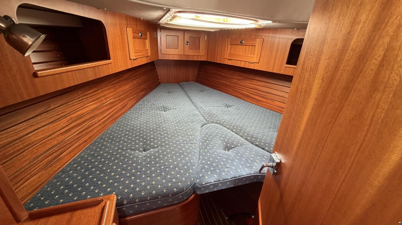 Hallberg-Rassy 37