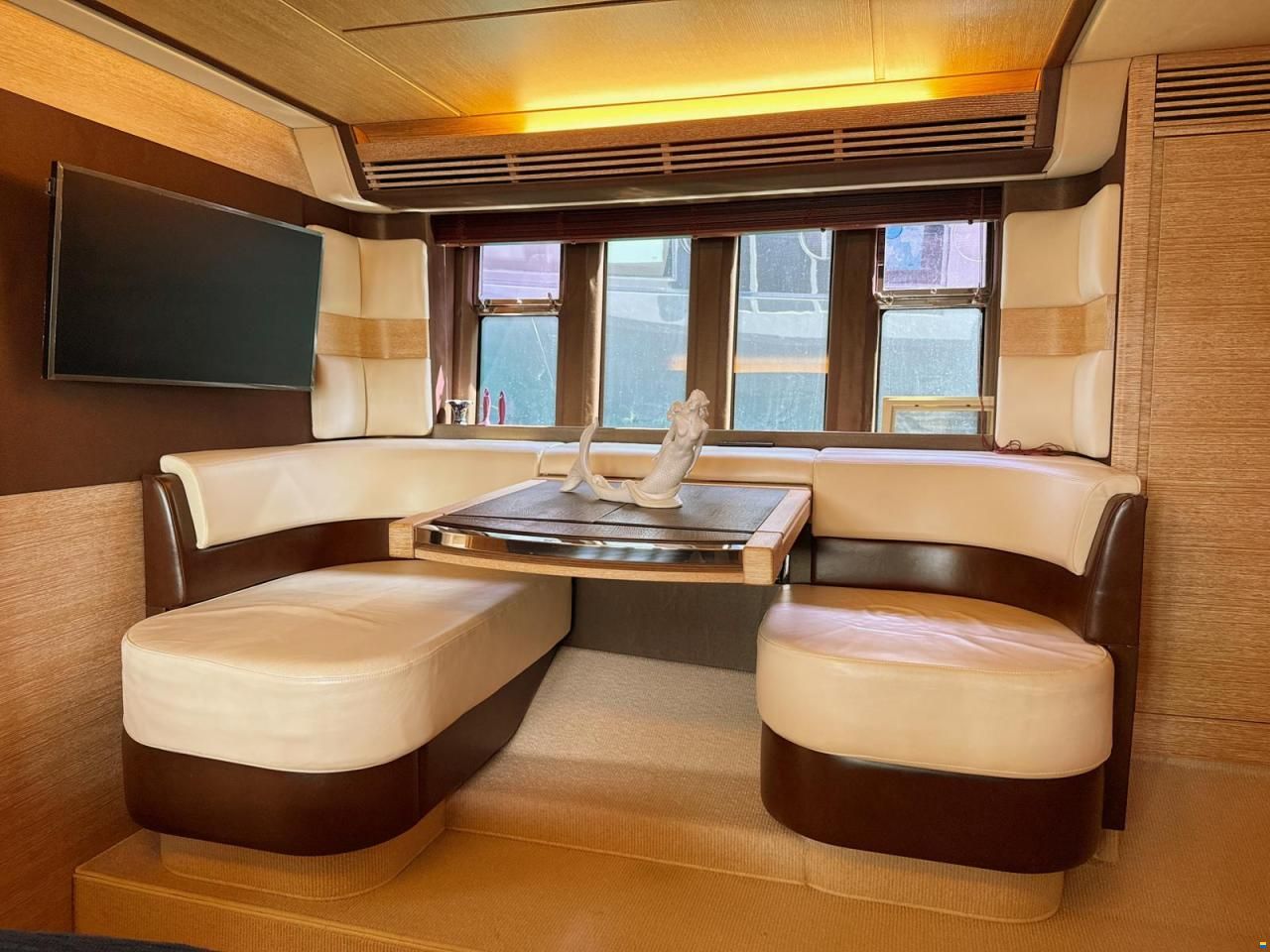 Azimut Flybridge 64