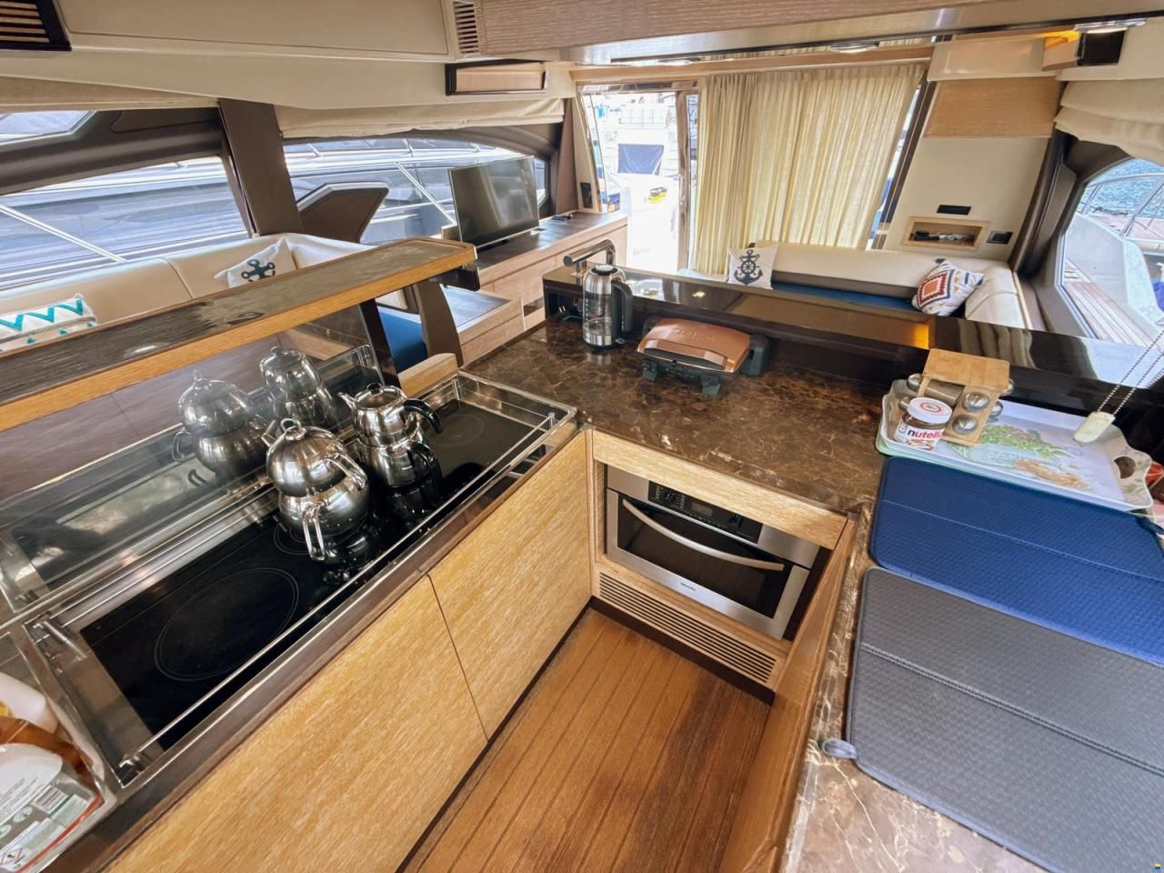 Azimut Flybridge 64