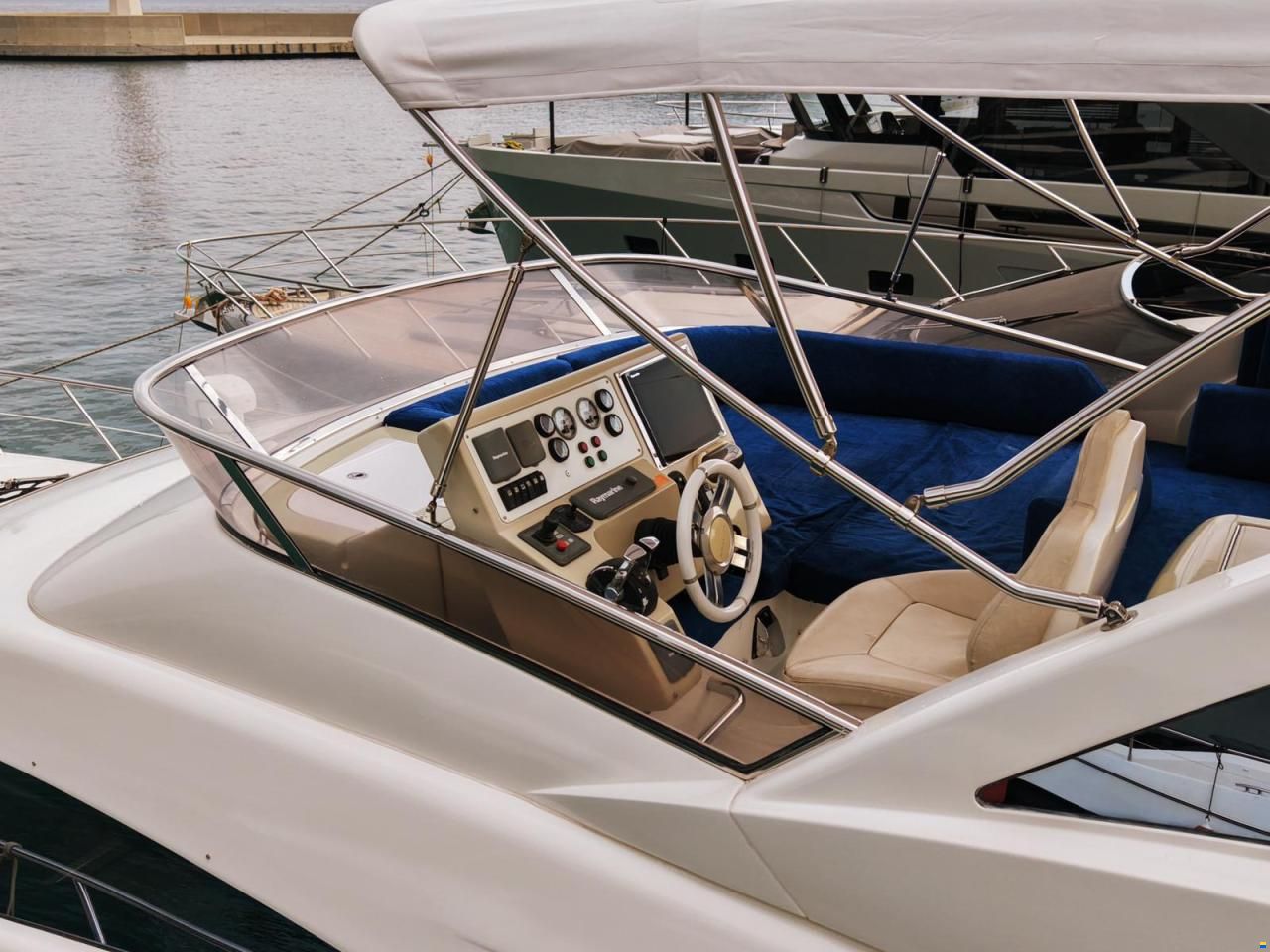 Azimut Flybridge 64