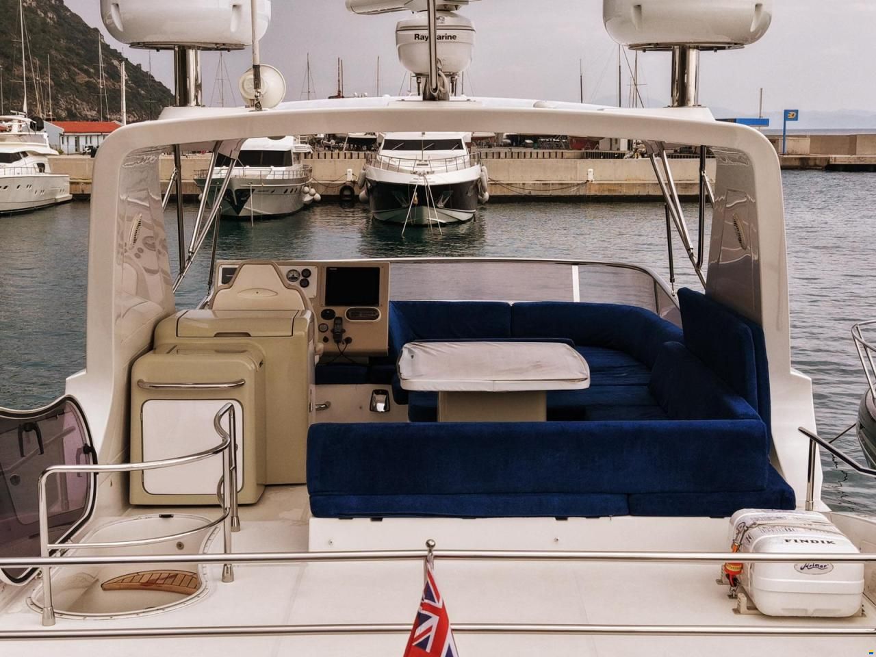 Azimut Flybridge 64