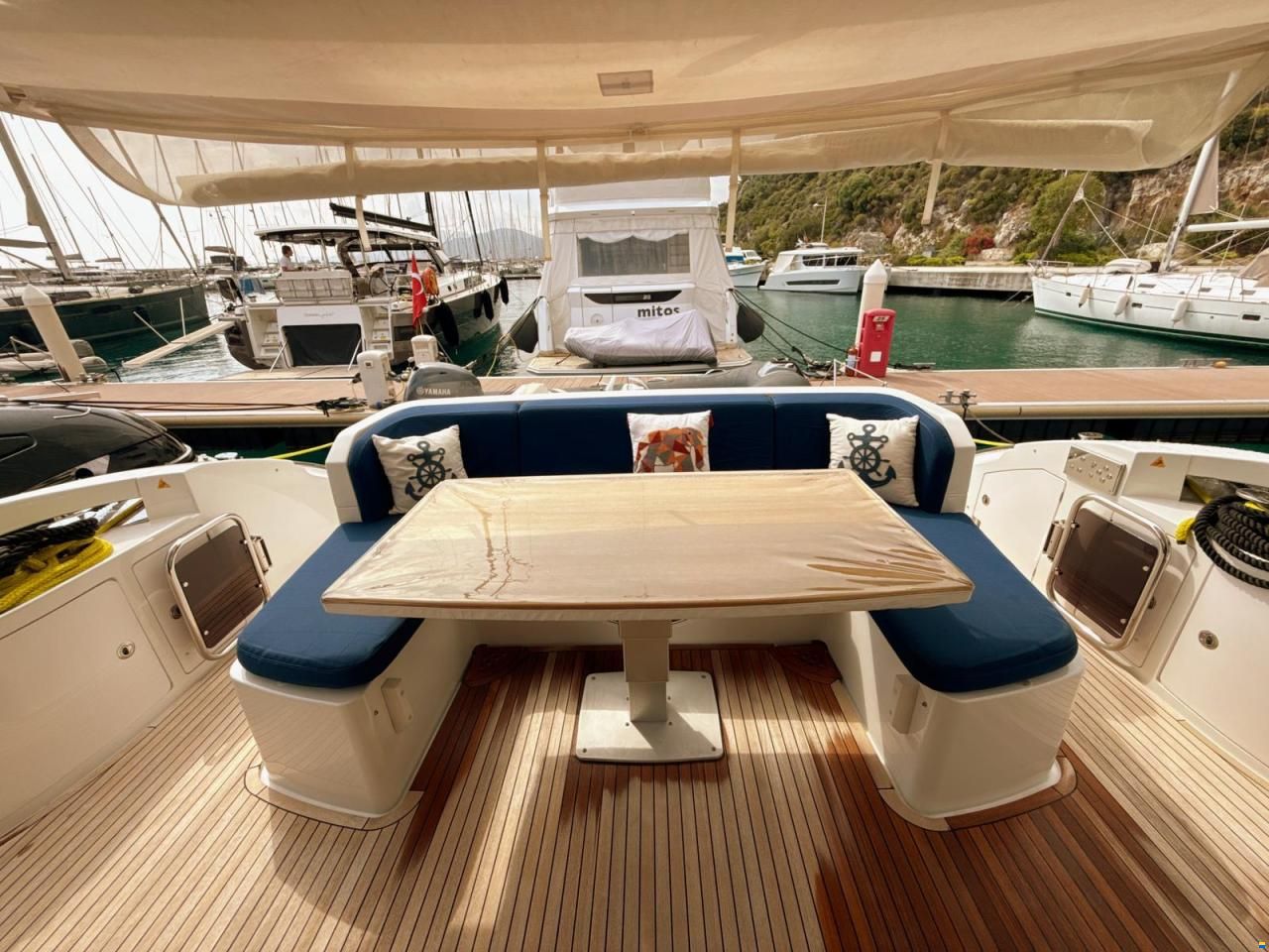 Azimut Flybridge 64